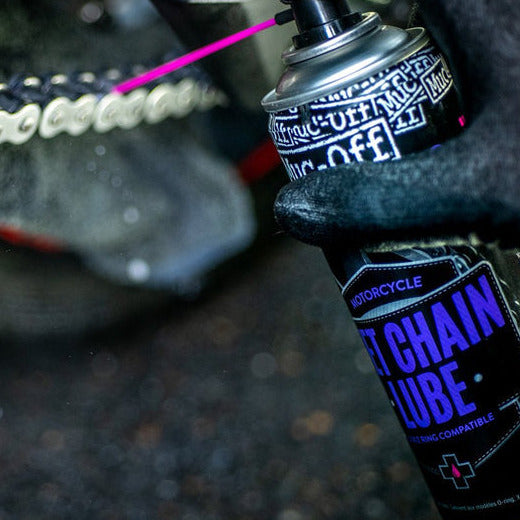 Muc-Off Wet Weather Motorcycle Chain Lube - 400ml FREE 1 YEAR Returns, FREE UK Delivery | ThrottleChimp