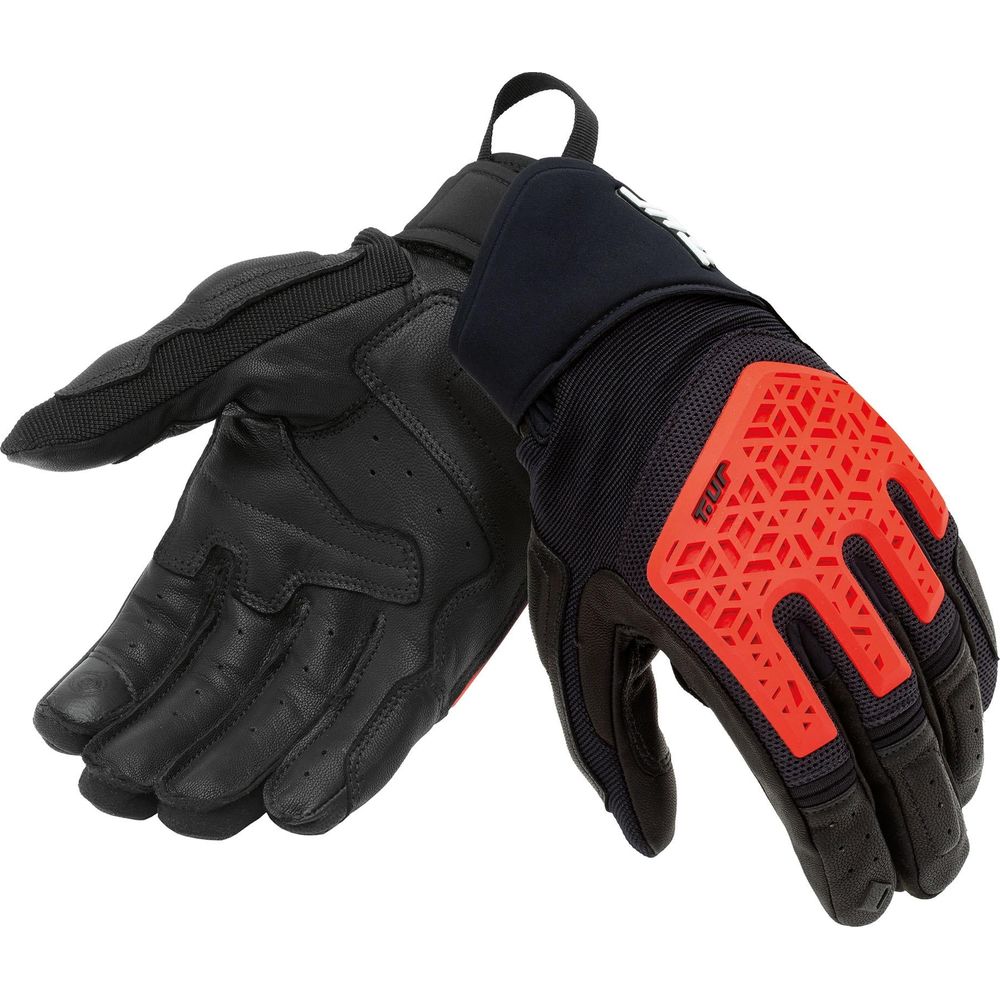 T.UR G-Three 3D Summer Gloves Black / Red FREE 1 YEAR Returns, FREE UK Delivery | ThrottleChimp