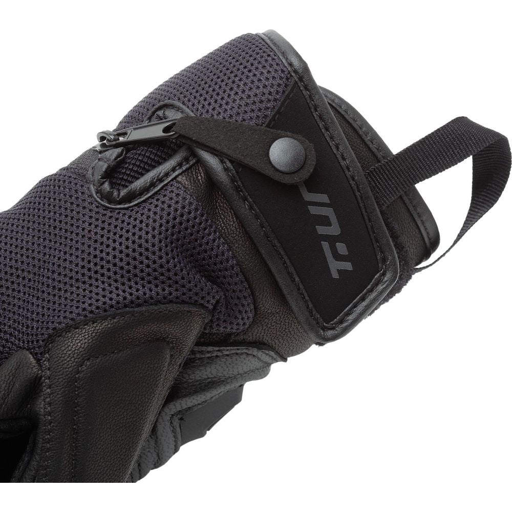 T.UR G-Four Summer Gloves Black / Red FREE 1 YEAR Returns, FREE UK Delivery | ThrottleChimp