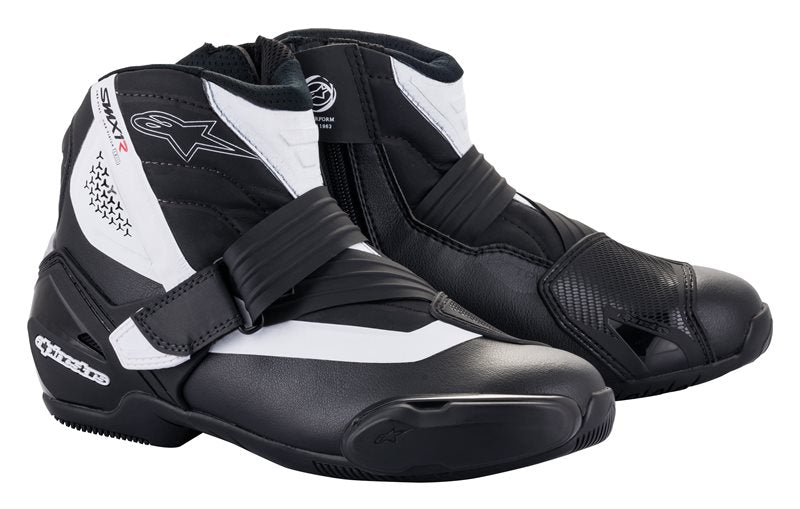 Alpinestars SMX-1 R V2 Short Boots Black / White FREE 1 YEAR Returns, FREE UK Delivery | ThrottleChimp