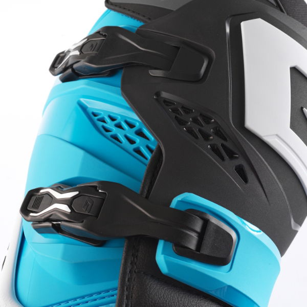 Gaerne SG.22 MX Boots White / Black / Blue FREE 1 YEAR Returns, FREE UK Delivery | ThrottleChimp