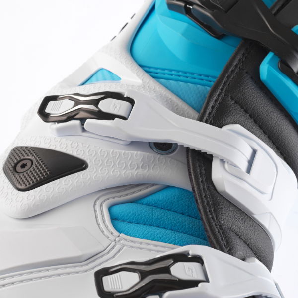 Gaerne SG.22 MX Boots White / Black / Blue FREE 1 YEAR Returns, FREE UK Delivery | ThrottleChimp