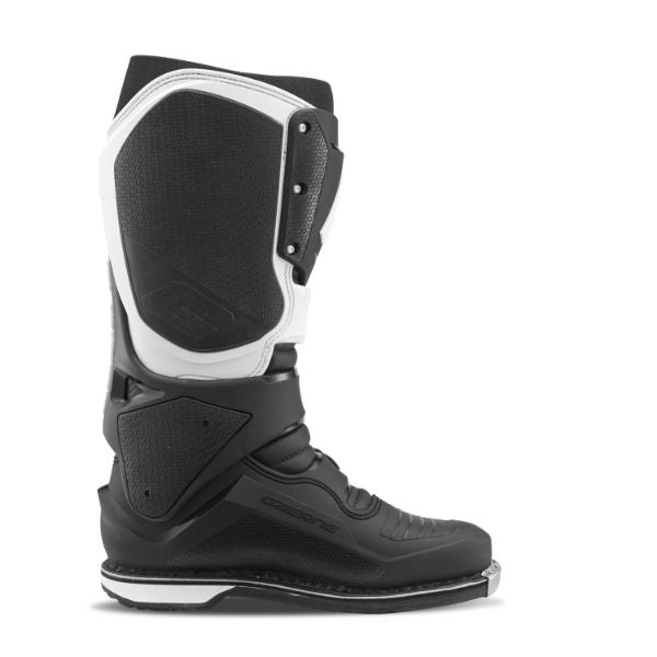 Gaerne SG.22 MX Boots Black / White FREE 1 YEAR Returns, FREE UK Delivery | ThrottleChimp