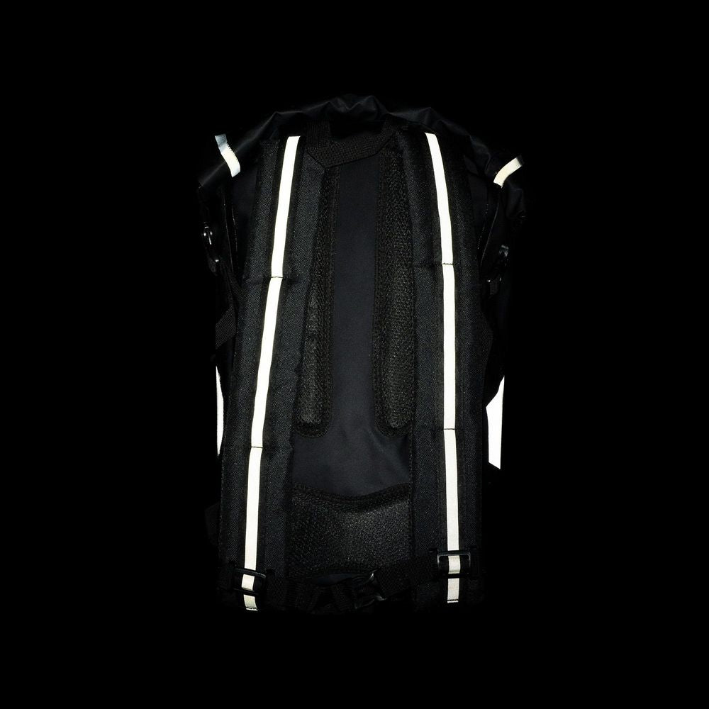 Oxford Aqua V20 Waterproof Backpack Black - 20 Litres (Image 10) - ThrottleChimp