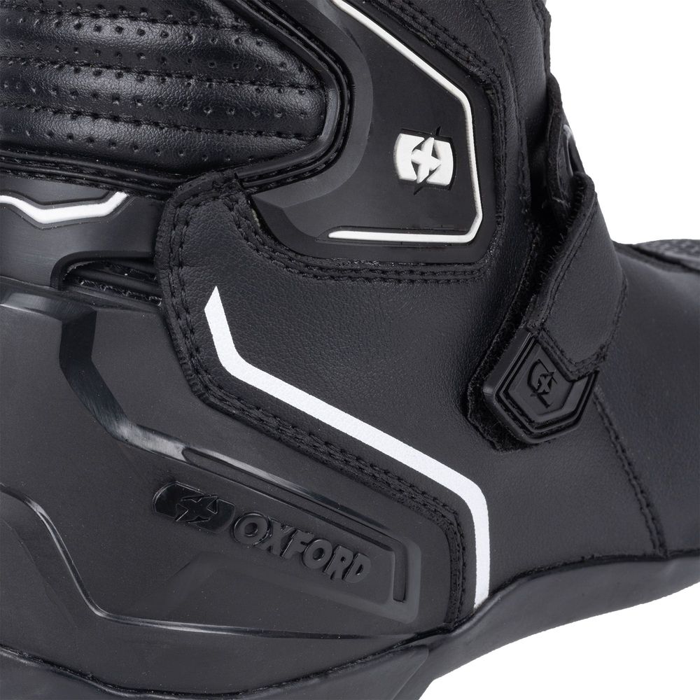 Oxford Omega Air Short Boots Black / White