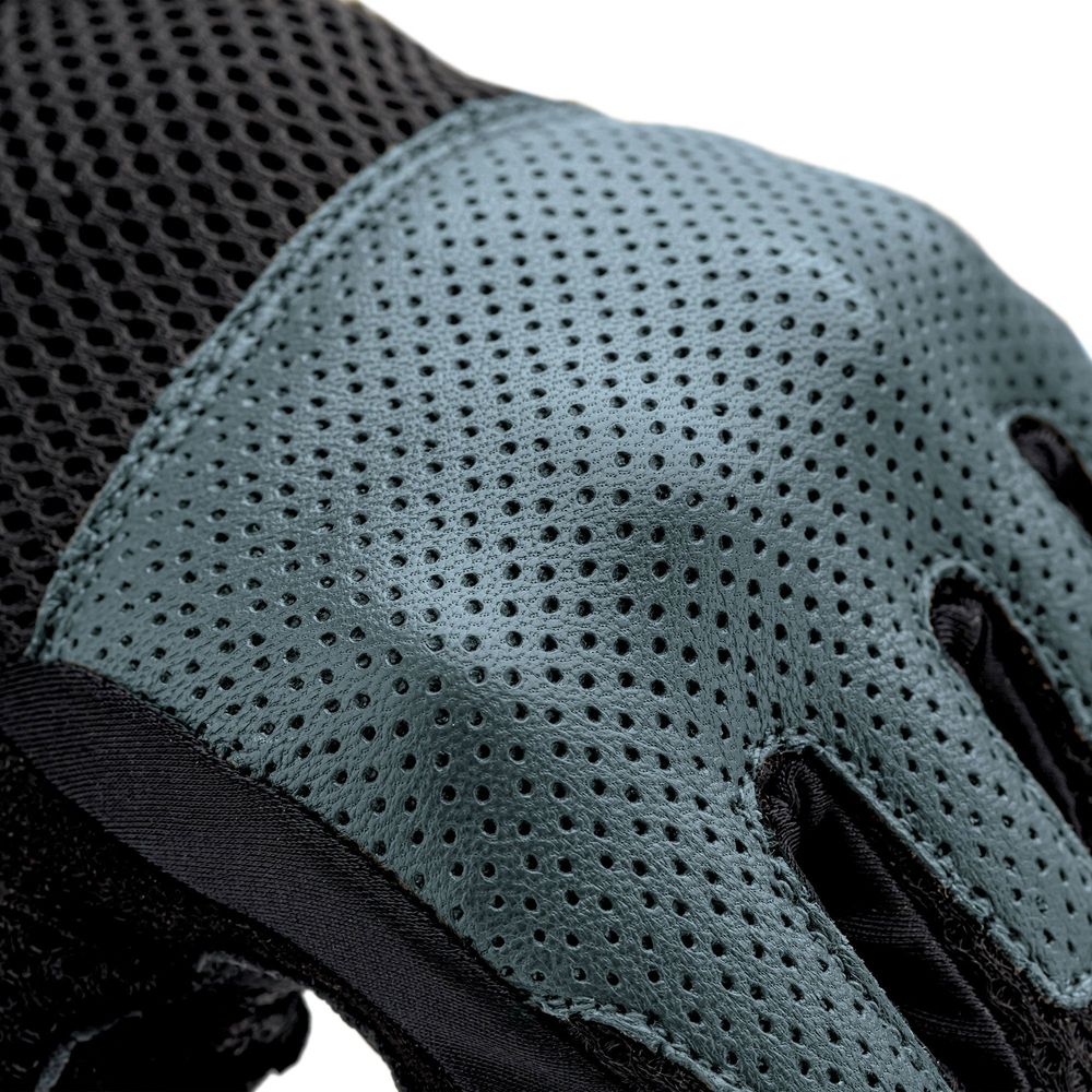 Tucano Urbano Windy Gloves Teal (Image 4) - ThrottleChimp