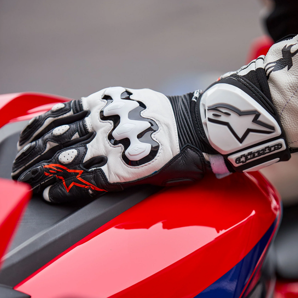 Alpinestars GP Pro R4 Leather Gloves Black / White FREE 1 YEAR Returns, FREE UK Delivery | ThrottleChimp