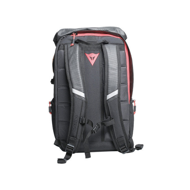 Dainese D Throttle Backpack Stealth Black - 27.9 Litres FREE 1 YEAR Returns, FREE UK Delivery | ThrottleChimp