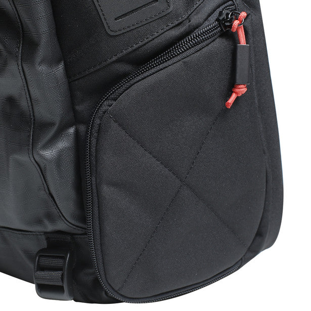 Dainese D Throttle Backpack Stealth Black - 27.9 Litres FREE 1 YEAR Returns, FREE UK Delivery | ThrottleChimp