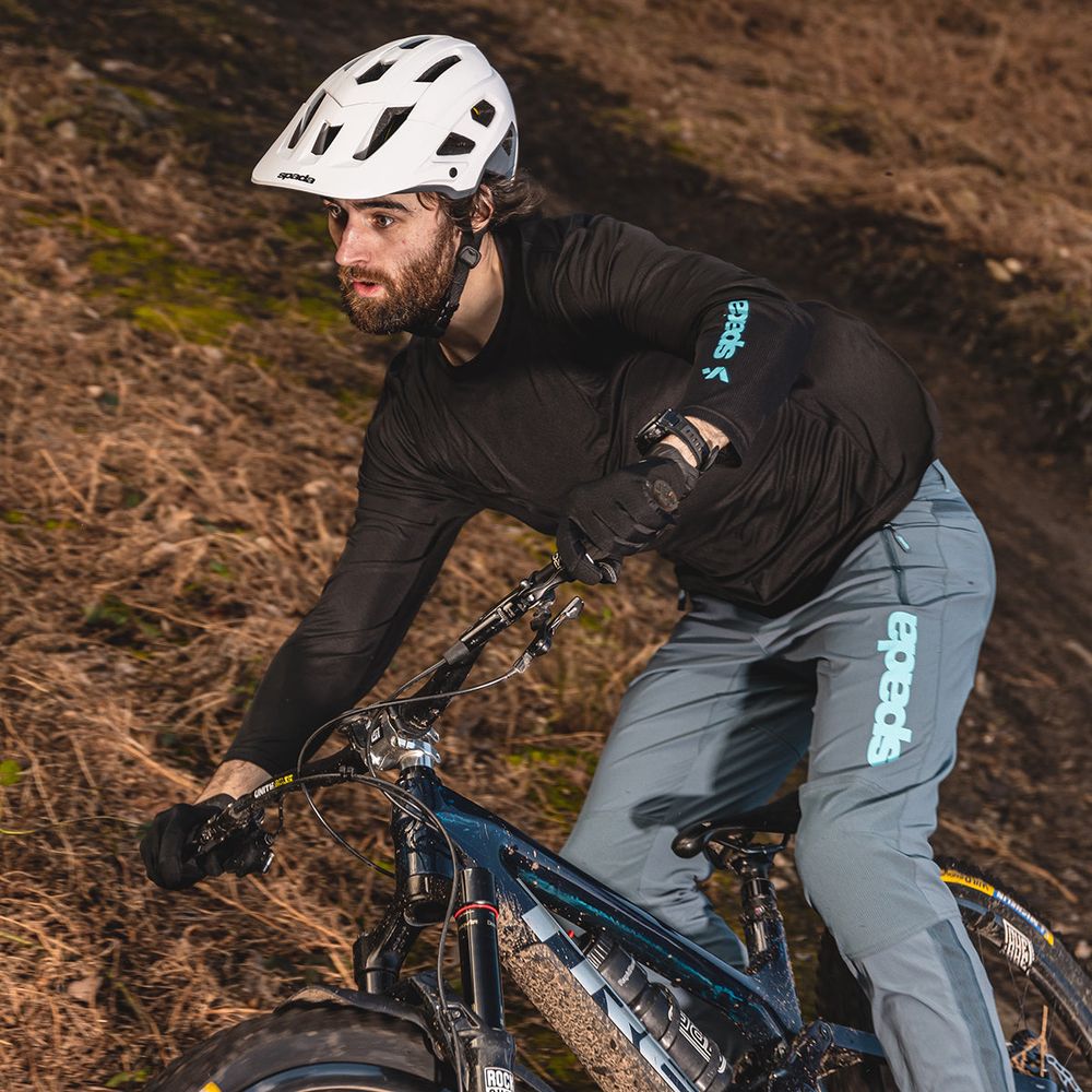 Spada MTB Trail Long Sleeves Jersey Black FREE 1 YEAR Returns, FREE UK Delivery | ThrottleChimp